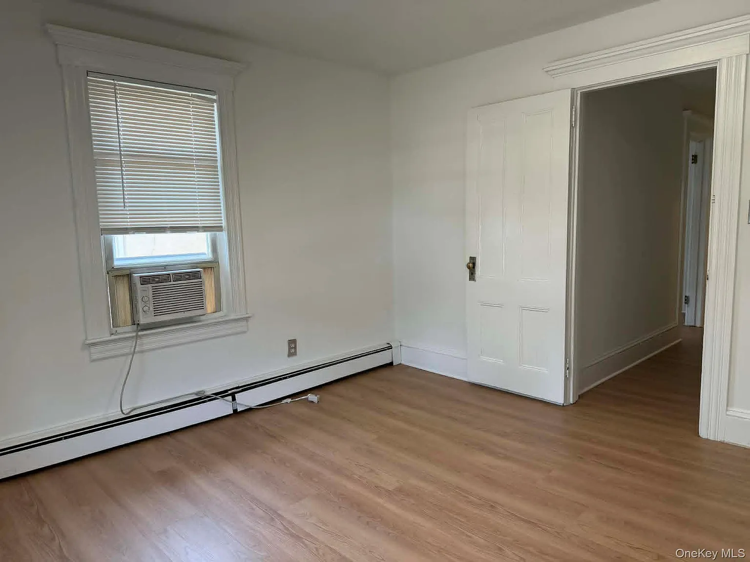 3 bed, 1.0 bath, 2198 sqft, $2,800 — Photo 4