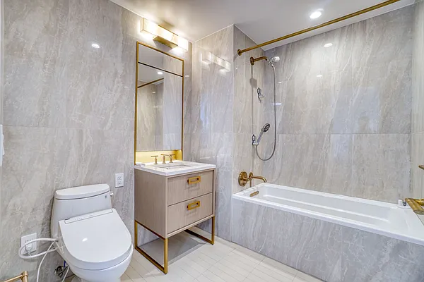 Bathroom, photo 1