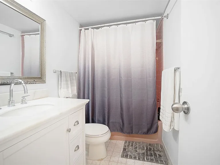 4747 Collins Ave #1108 — Photo 9
