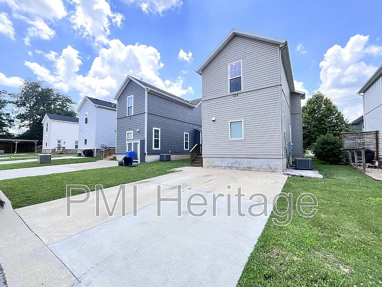 1372 S Duncan Ave — Photo 23