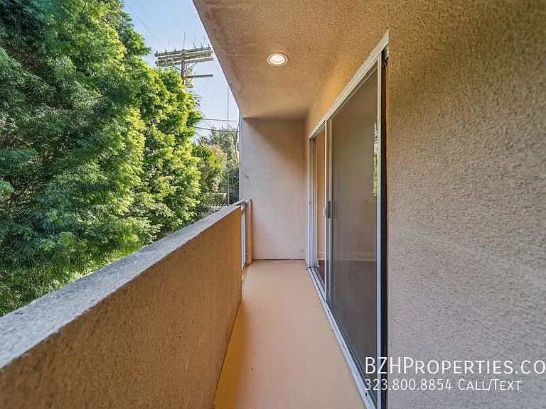 1508 Greenfield Ave — Photo 5