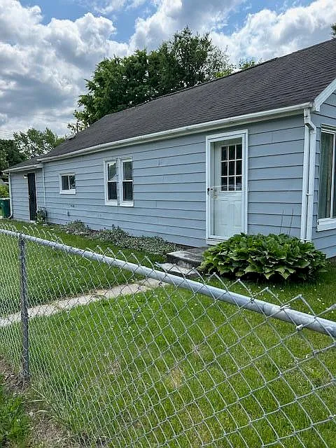 2105 Bomber Ave photo 1