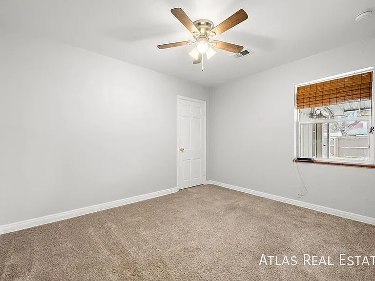 2020 N Oneida St — Photo 19