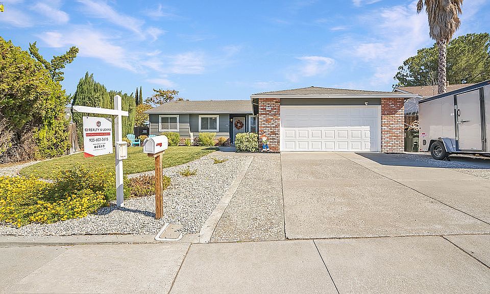 1st image of 2105 Silverado Dr