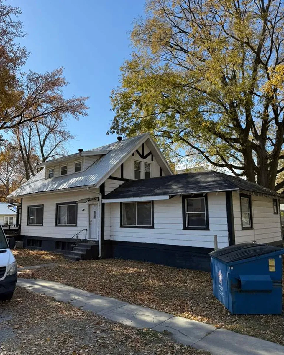 Building Photo - 401 W Elliott Ave