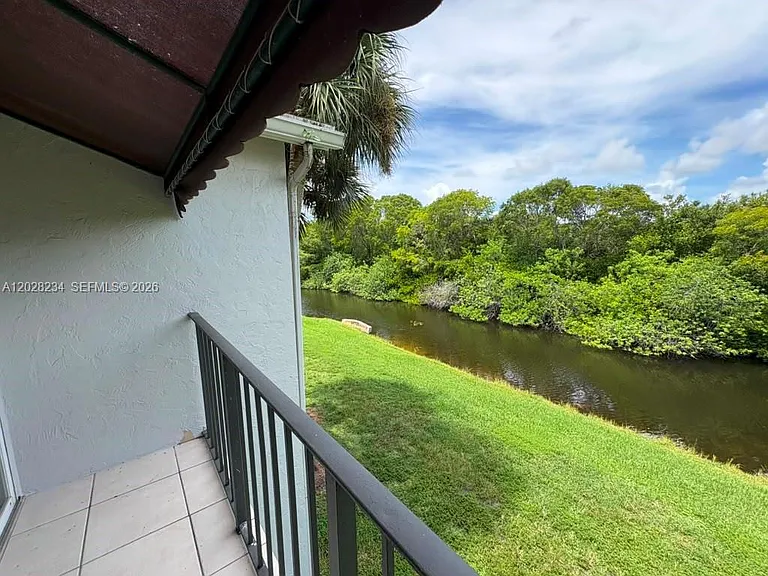 1141 Lake Victoria Dr #F — Photo 20