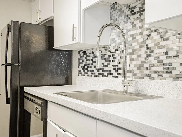 Aero White Rock — Photo 34