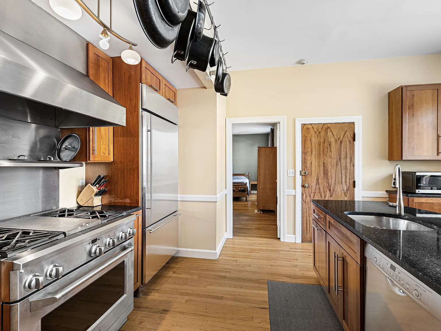 1 bed, 757 sqft, $2,400 — Photo 4