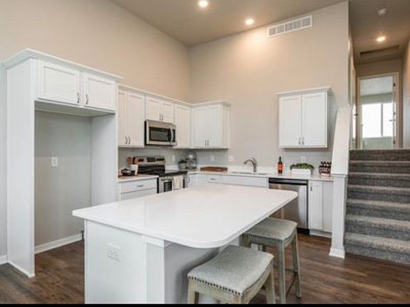 5th image of 391 NE Mink Dr