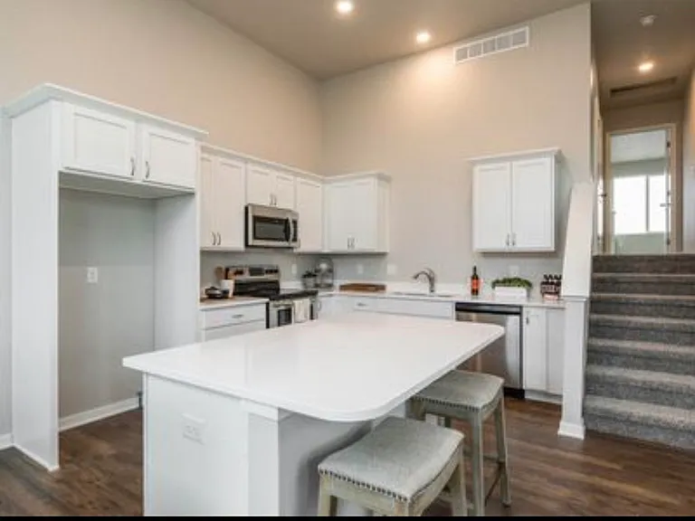 391 NE Mink Dr — Photo 5