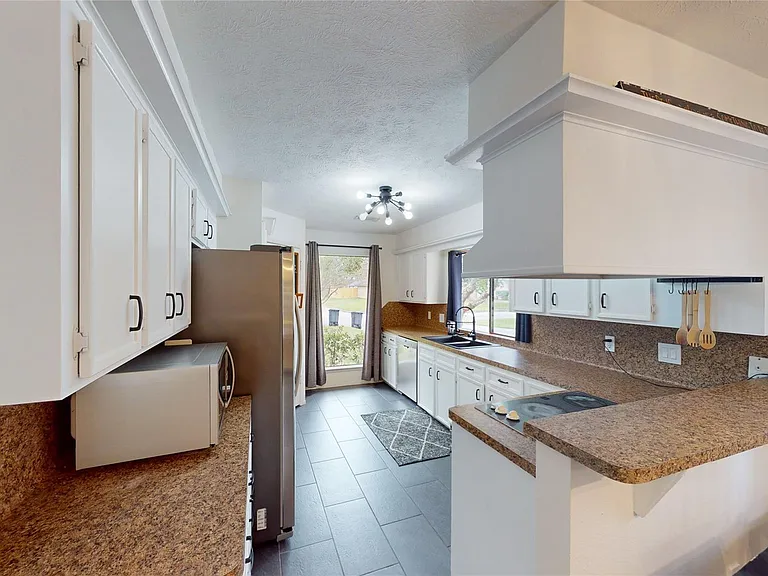3819 Brook Shadow Dr — Photo 10