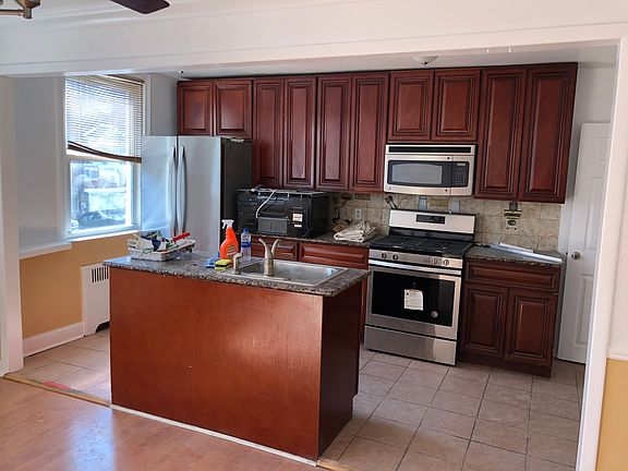 3rd image of 6823 Lynford St