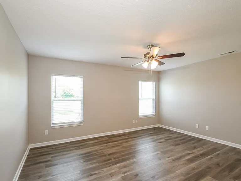 1295 Spring Lake Dr — Photo 9