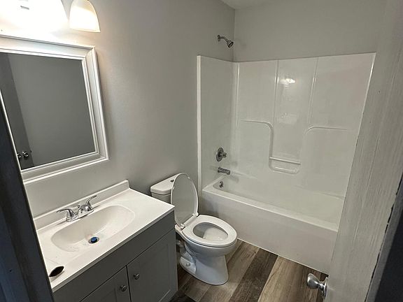 5th image of 1202-04 N Indiana Ave #1204