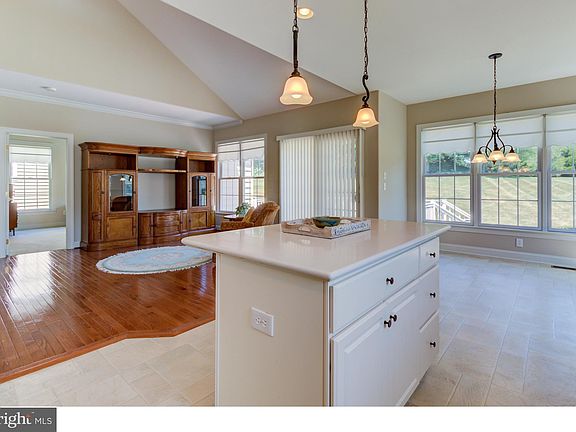 3rd image of 130 Crescent Rd #9
