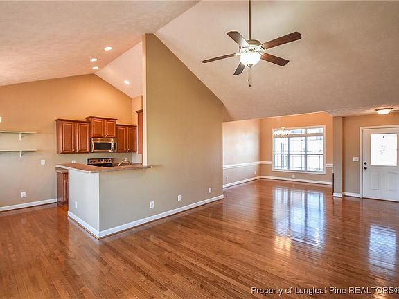 4th image of 45 Eisenhower Ct