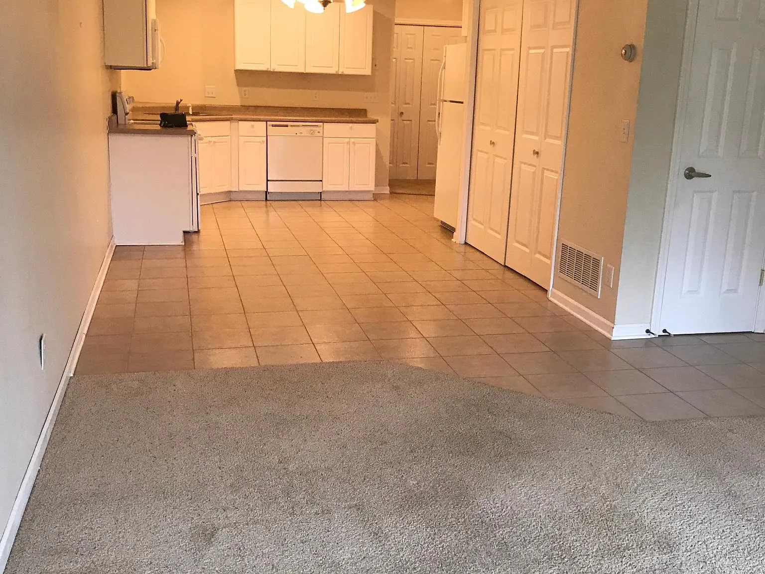 2 bed, 935 sqft, $1,050 — Photo 1