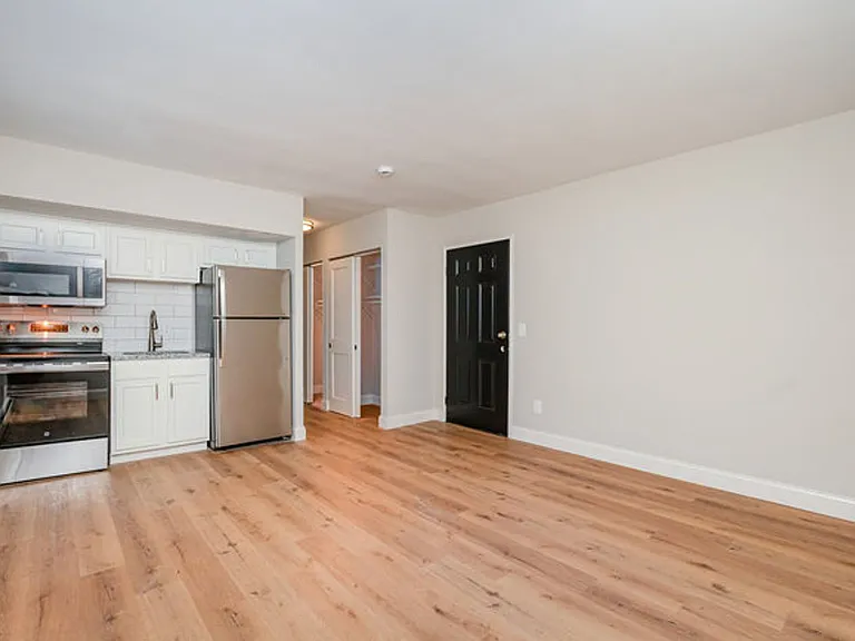 Twin Terrace Apartments — Photo 8