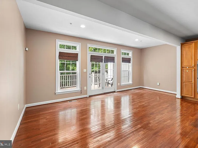 1627 Whitehall Dr — Photo 13