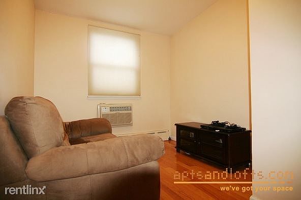 2nd image of 300 Manhattan Ave