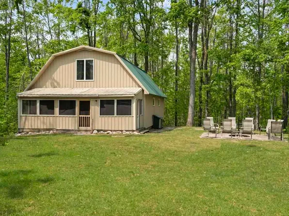 3221 Krause Rd, Petoskey, MI 49770