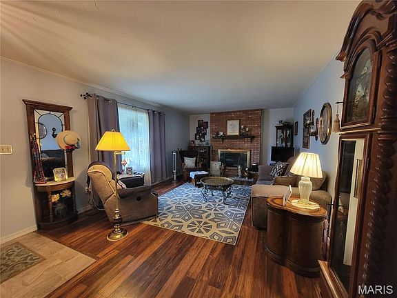 2nd image of 1317 Bridlespur Ln