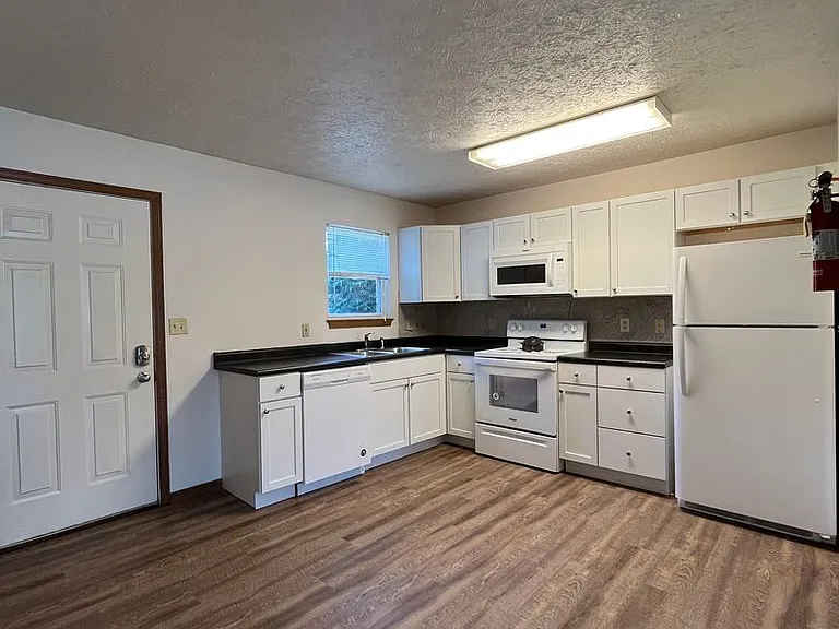 1001 Fannon Dr — Photo 5
