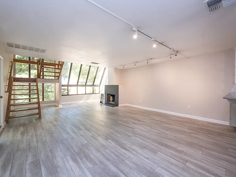 200 P St #D34 — Photo 13