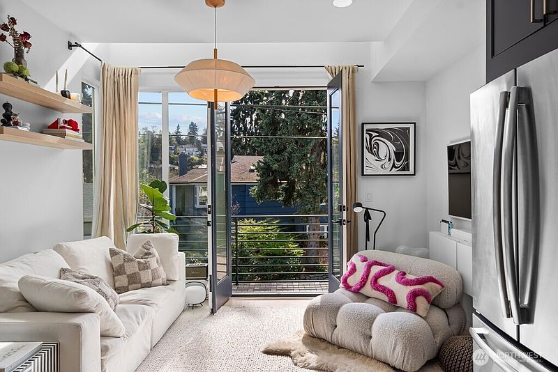 5th image of 712 W Bertona Street #a