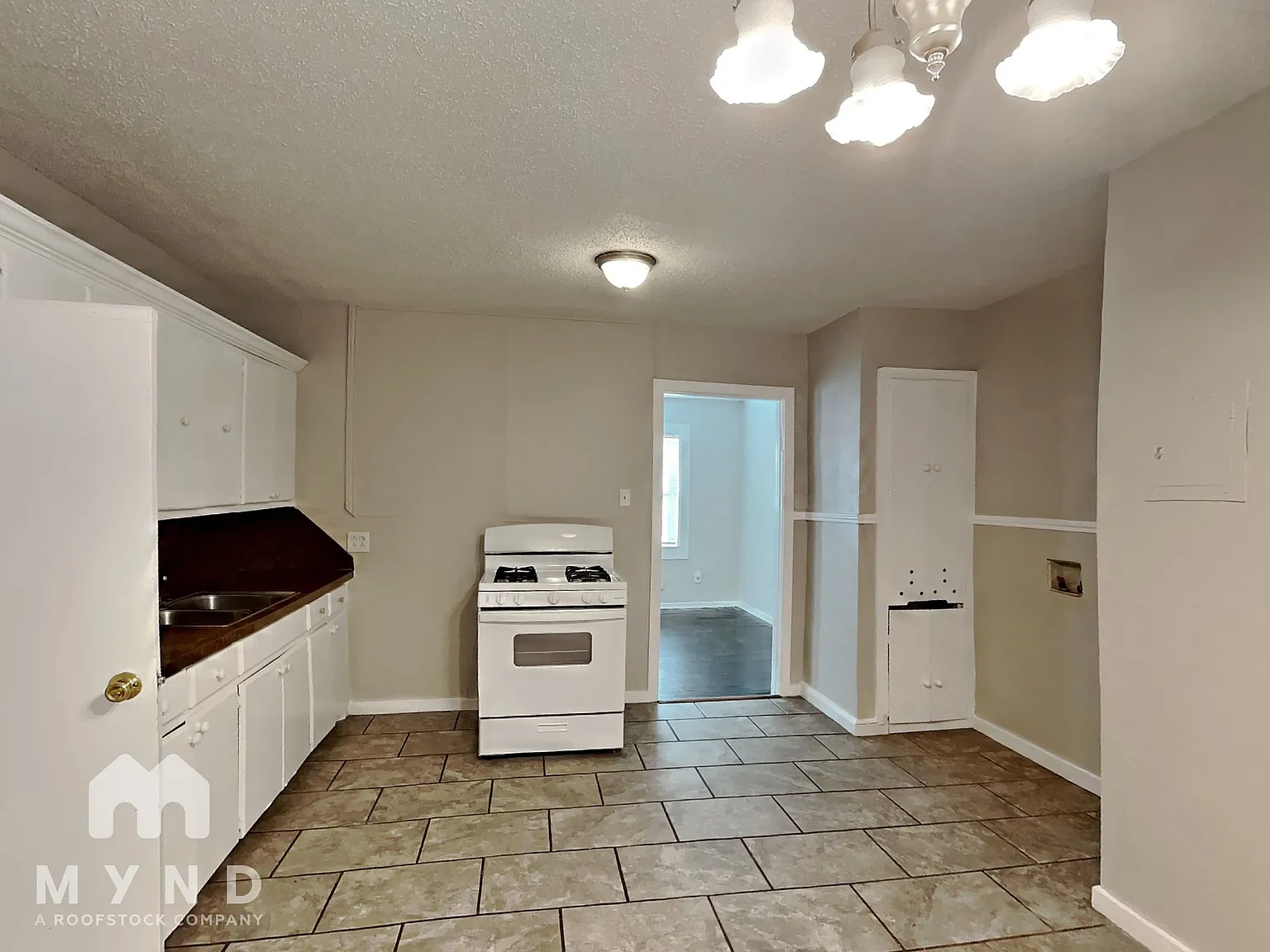 3 bed, 1.0 bath, 968 sqft, $949 — Photo 4