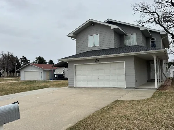 630 N Cherry St, Red Cloud, NE 68970