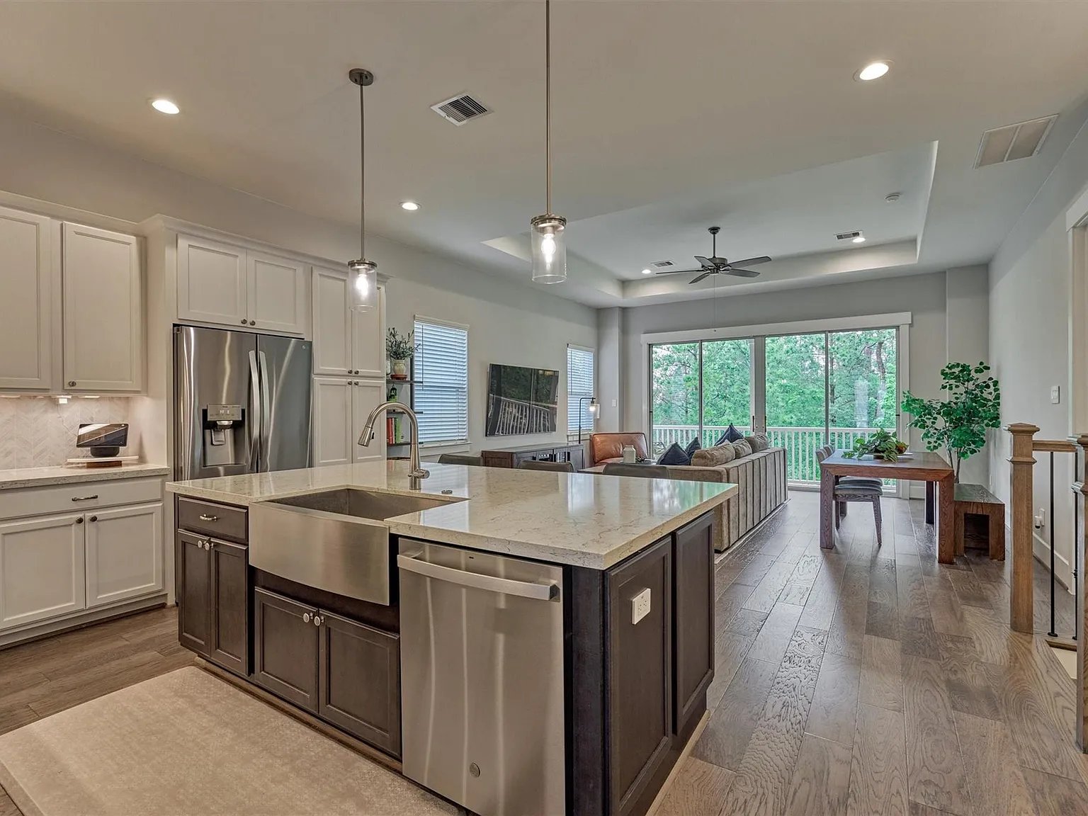 3 bed, 2.5 bath, 2124 sqft, $3,450 — Photo 1
