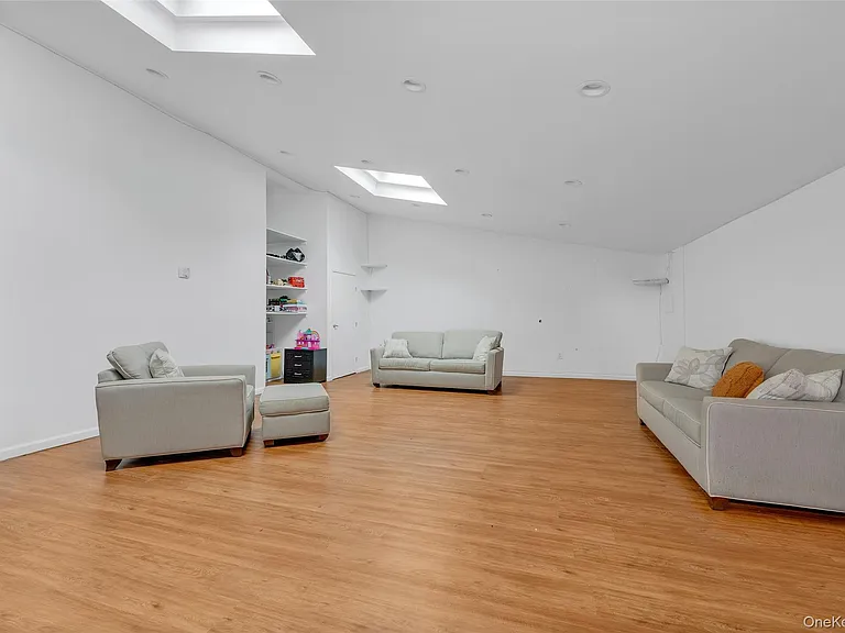 8 Plaka Ct — Photo 25