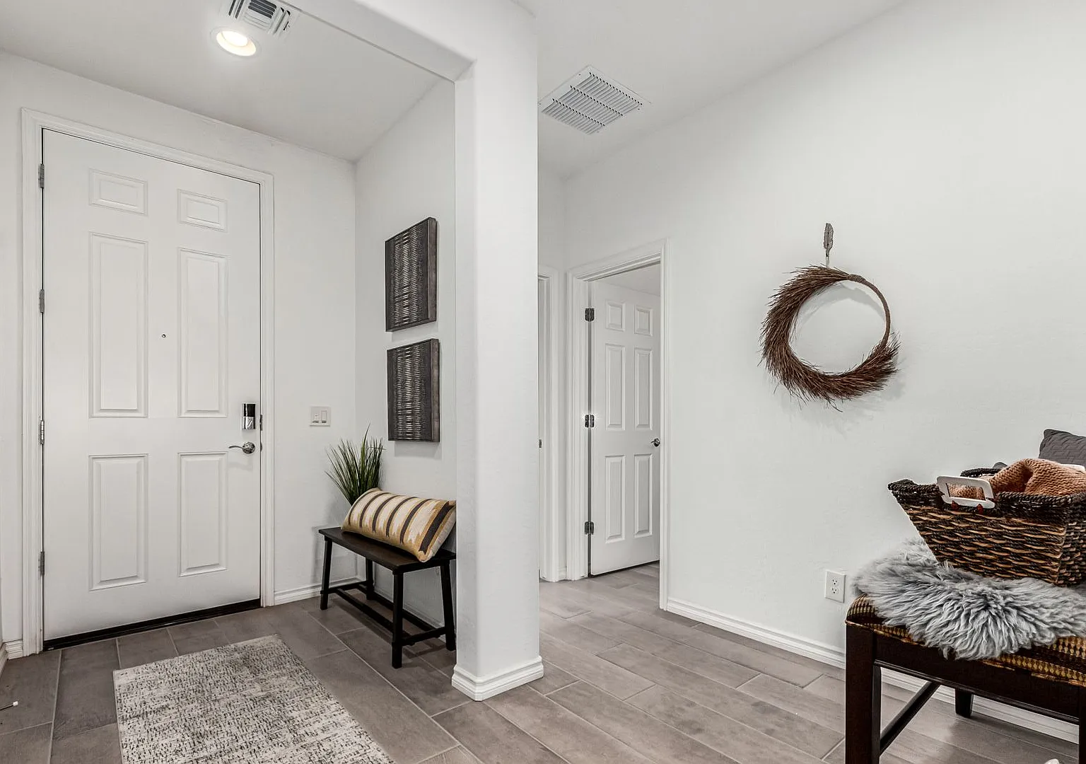 Luxury 2BR + Den Townhome in Amenity-Packed Community - Encanterra — Photo 4