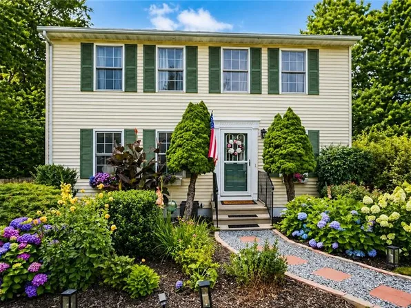 102 Canning St, Cumberland, RI 02864