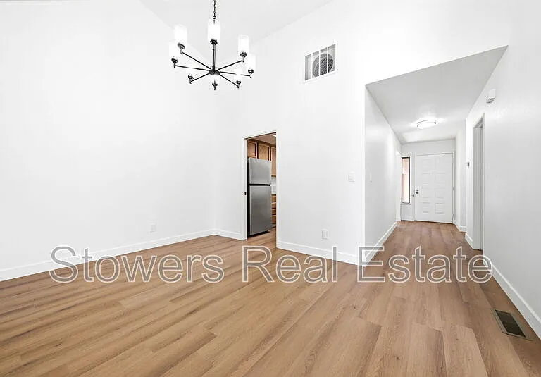 2033 Raphael Ct — Photo 20