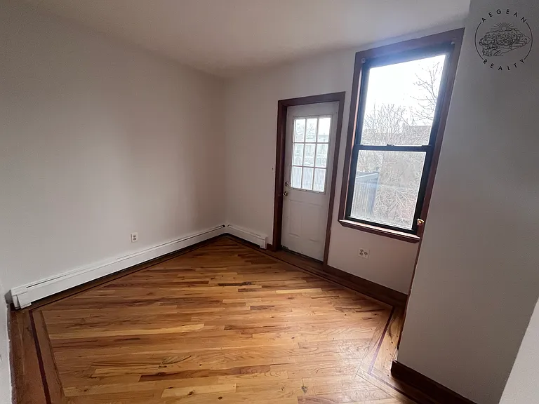 142 Richardson St #3R — Photo 6