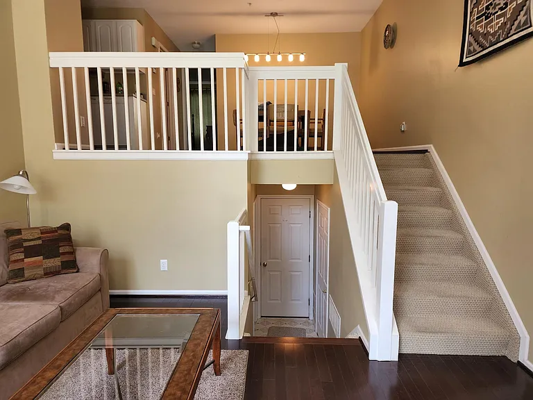 1869 Lindsay Ln — Photo 7