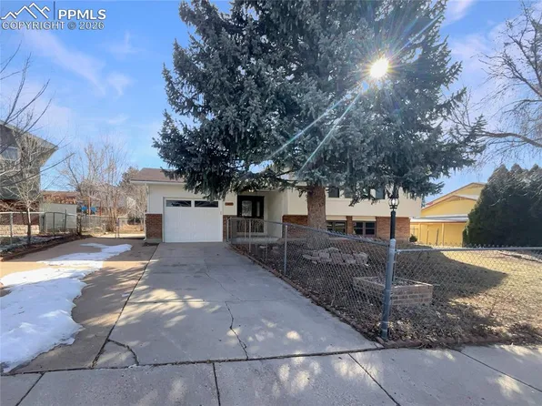 7423 Colonial Ln, Fountain, CO 80817