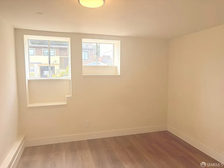 2555 Sherwood Dr — Photo 15
