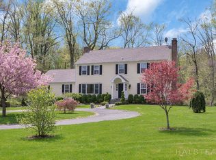 106 Briscoe Rd, New Canaan, CT 06840