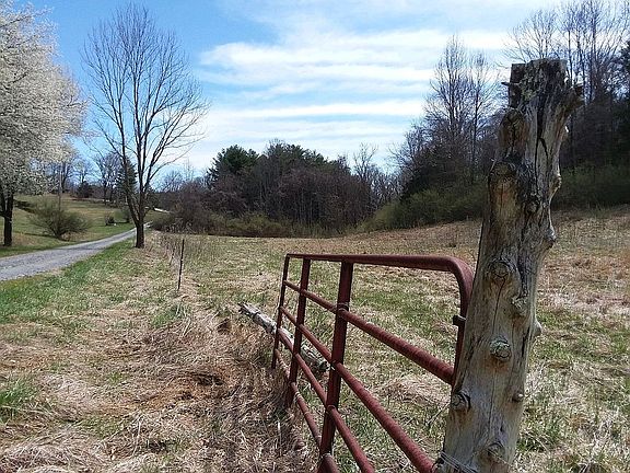4th image of 333 Melody Ln