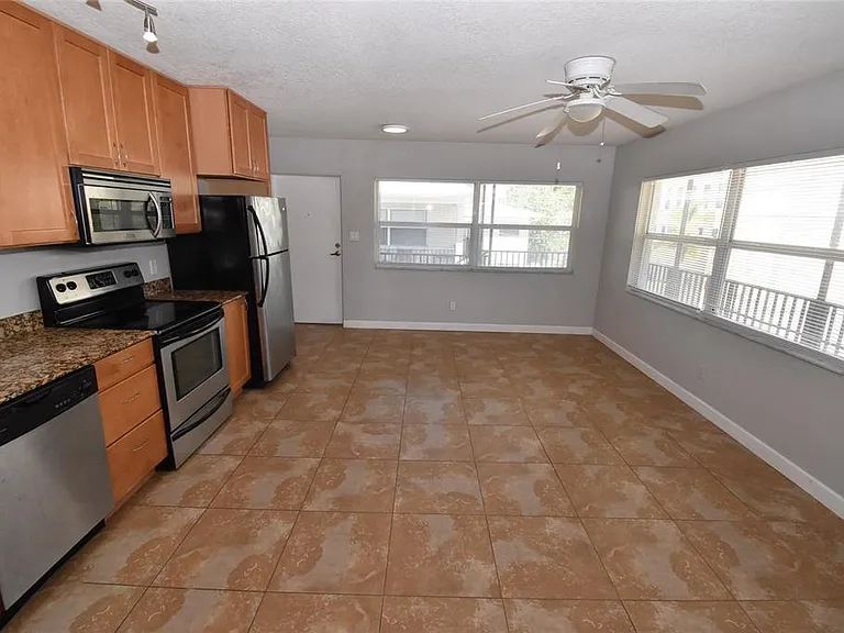 220 6th Ave N #11 — Photo 10