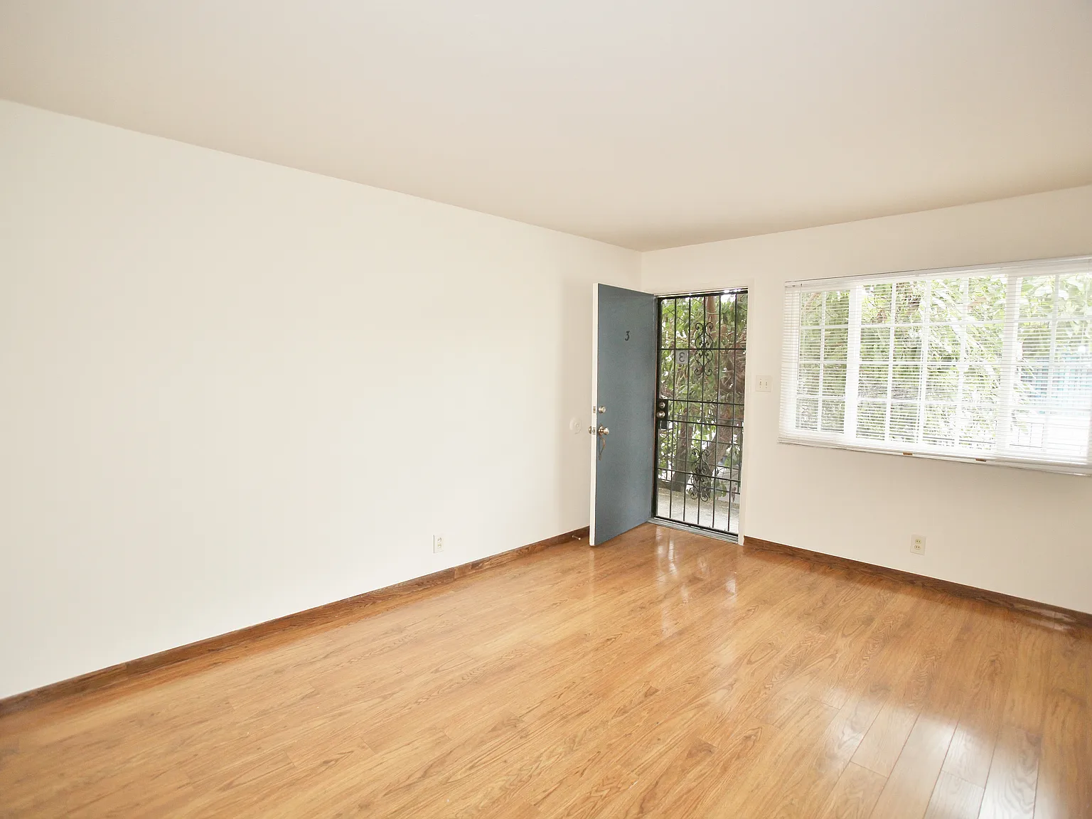 2 bed, 700 sqft, $2,200 — Photo 4