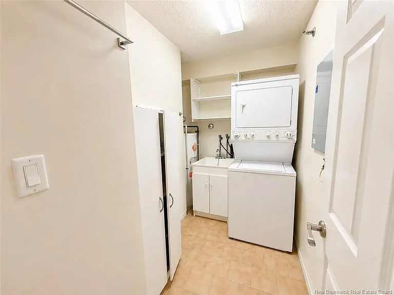 191 Queen St #206 — Photo 21