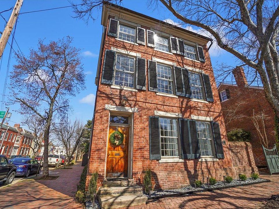 1st image of 221 Gibbon St
