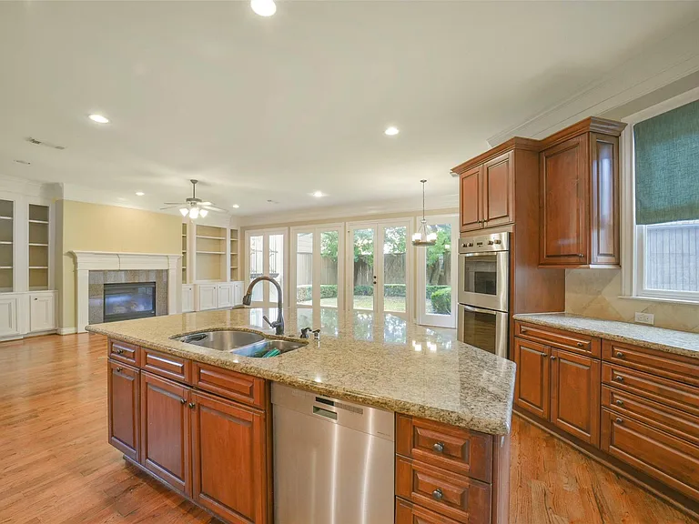 2307 Sheridan St — Photo 14