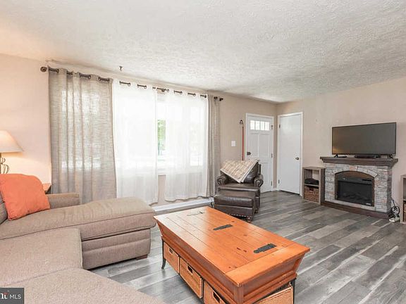 4th image of 9322 Clifford Dr