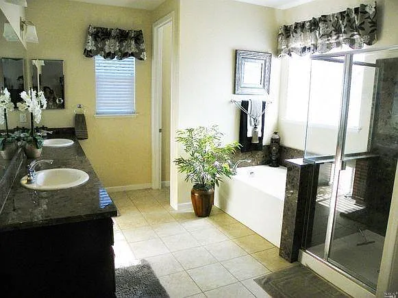 4 bed, 2.5 bath, 2511 sqft, $3,450 — Photo 1