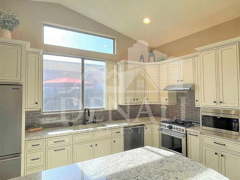 1506 N Sierra Hts — Photo 8